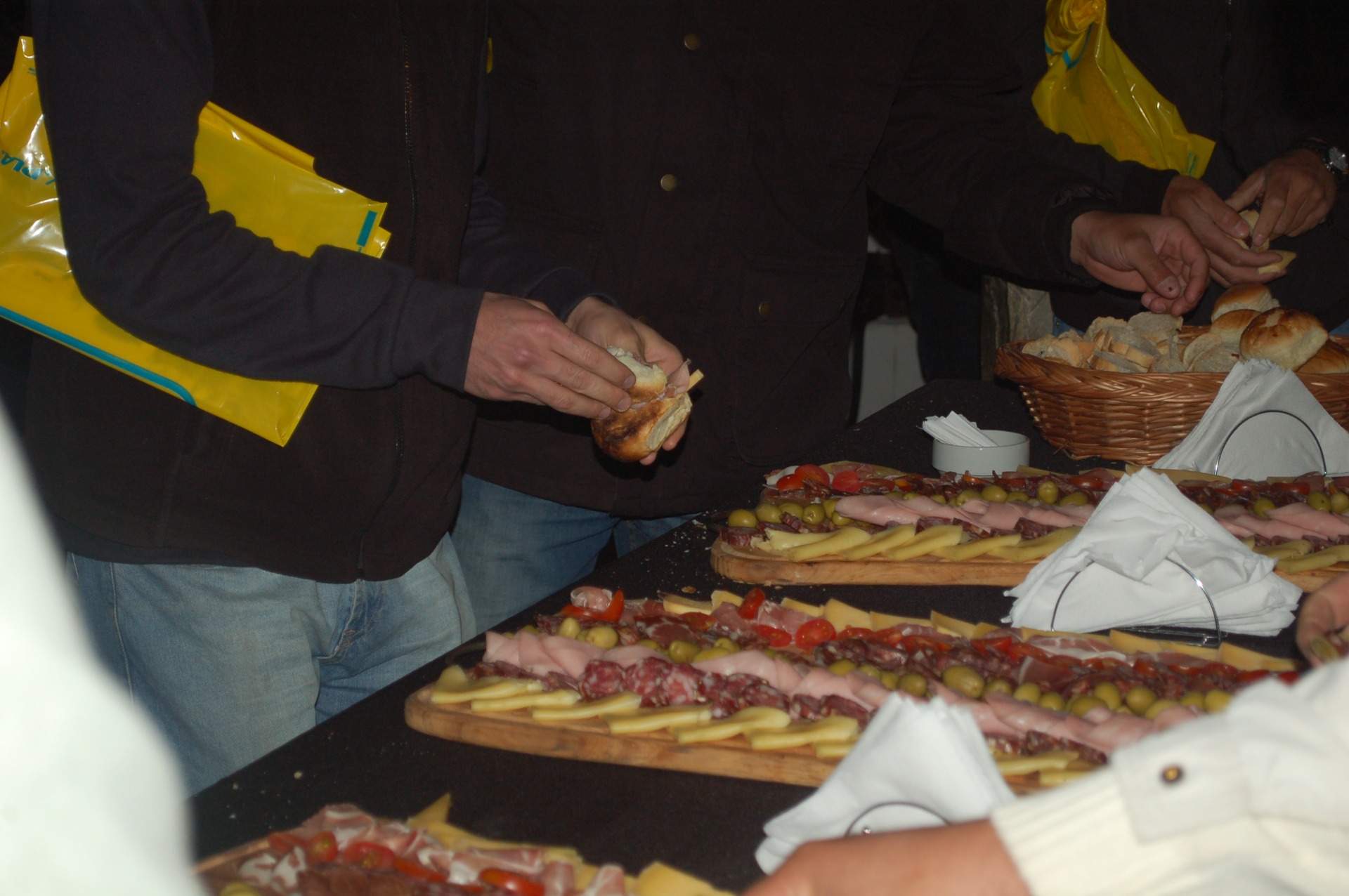 LUNCH DISERTACIONES